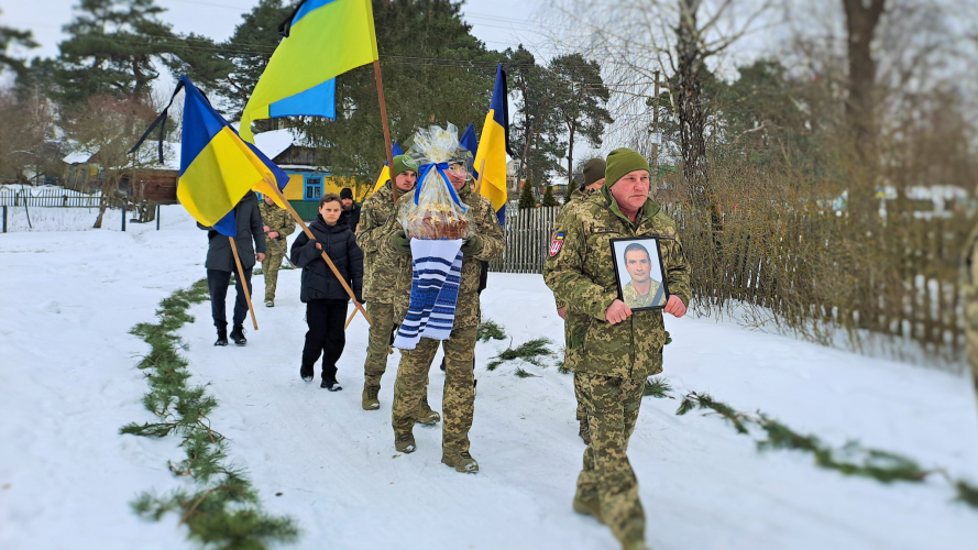 Навіки — 43: на Волині в останню земну дорогу провели Героя Олександра Мацюка