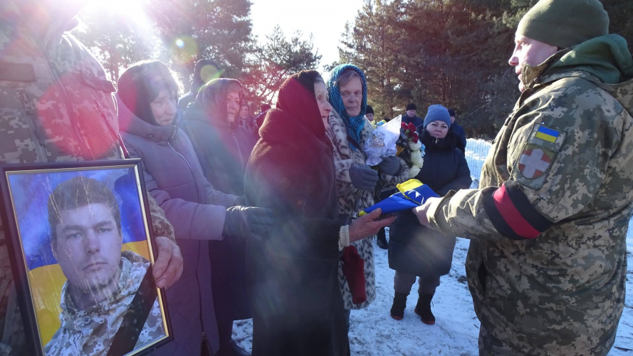 Загинув майже пів року тому: на Волині в останню земну дорогу провели Захисника України Павла Фіщука