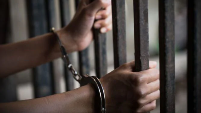 Покинув військову частину і скоїв грабіж: волинянина засудили на 7 років