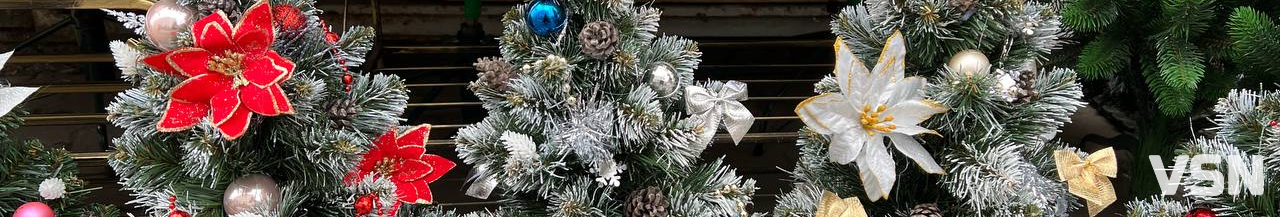 Скільки коштують штучні ялинки на ринку у Луцьку?