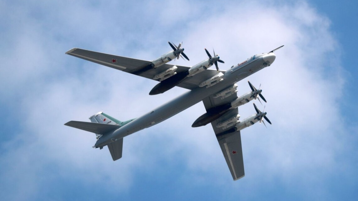 Стратегічні бомбардувальники РФ Ту-95 та Ту22