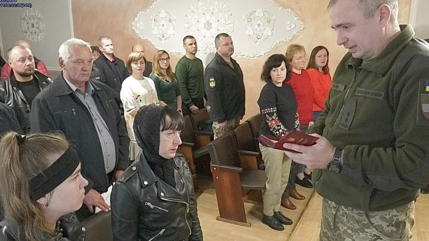Віддав життя за Україну: рідним полеглого Героя з Волині вручили посмертну нагороду