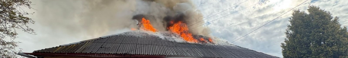 Пожежа на Волині знищила дім пенсіонерки: рідні служать у ЗСУ, жінка залишилась без житла