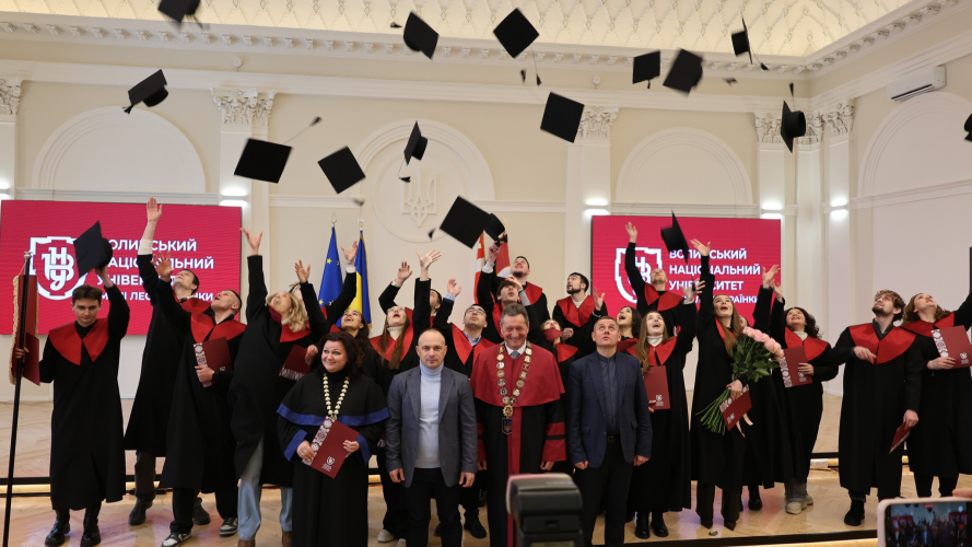 У волинському виші урочисто вручили дипломи магістрів 40 військовослужбовцям і ветеранам