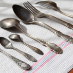 Ложки й виделки стануть як нові: як швидко відчистити столові прибори, щоб блищали