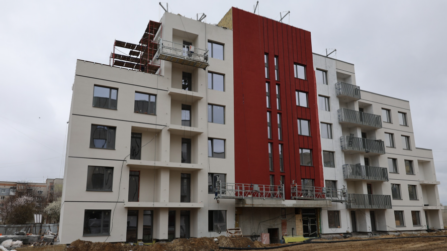 У місті на Волині добудовують два багатоквартирні будинки для переселенців