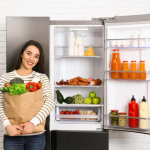 Зіпсуються зі швидкістю світла: які продукти категорично не можна зберігати на дверцятах холодильника
