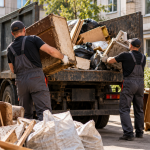 Скільки коштує вивезти старі меблі чи будівельне сміття в Луцьку