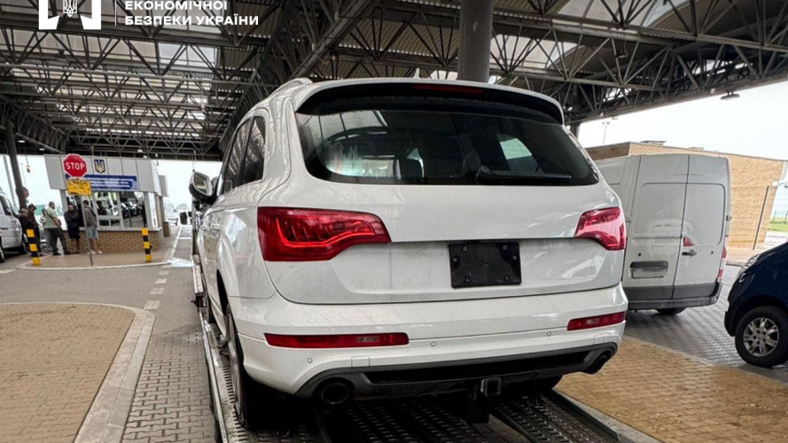 На Волині чоловік ввозив авто під виглядом гумдопомоги - як його покарали