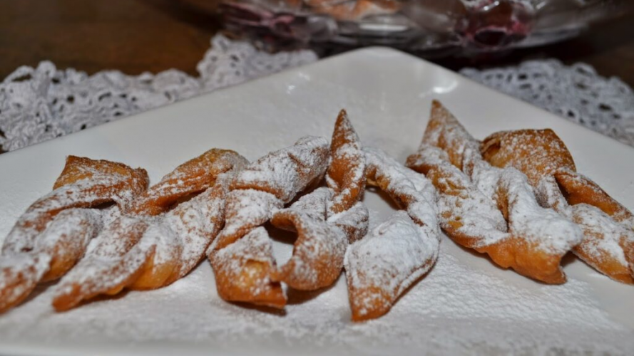 Хрустики як у мами: простий і бюджетний рецепт популярного десерту