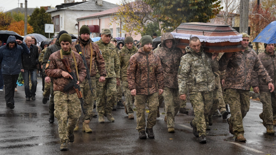 І небо плакало за ним: в останню дорогу провели 32-річного Героя з Волині Андрія Бондаря