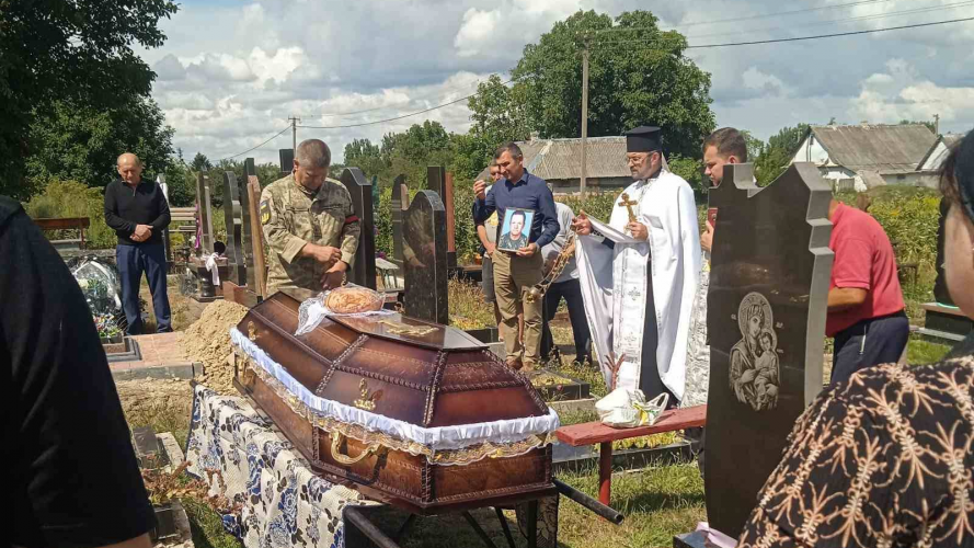 На Волині попрощалися із ветераном АТО Василем Новосадом
