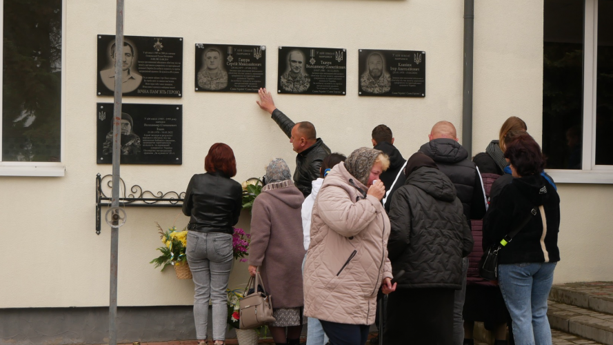 У ліцеї на Волині відкрили меморіальні дошки трьом загиблим випускникам – захисникам України