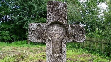 На Волині знайшли найстаріший хрест України: унікальній пам’ятці — близько тисячі років