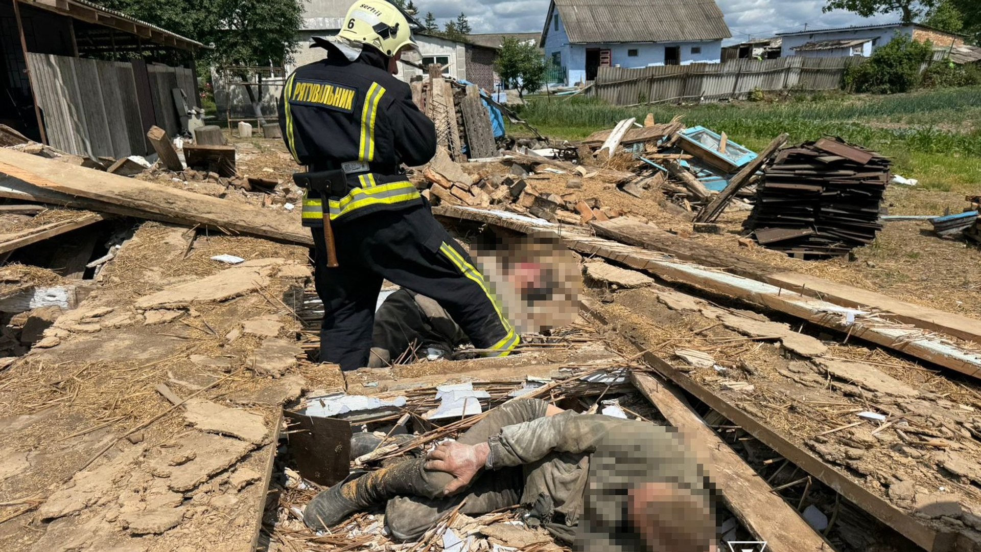 будинок обвалився на чоловіків у Брищі