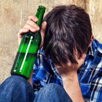 На Волині судили школяра за розпивання алкоголю на людях