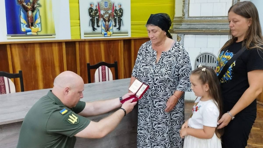На Волині матері полеглого Героя передали державну нагороду сина