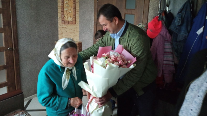 42 онуки та правнуки: на Волині бабуся відзначила 95-літній ювілей