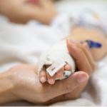 Трагедія на Волині: дитина з важкою хворобою померла у «швидкій» дорогою до лікарні