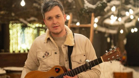 «До сліз»: відомий артист з Волині випустив різдвяну пісню