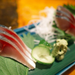 Апетитна закуска: як засолити скумбрію цілком і шматочками