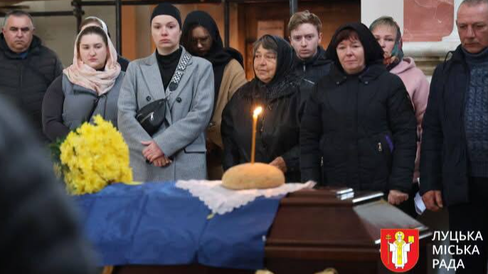 Осиротів маленький син: у Луцьку провели в останню дорогу 31-річного Олександра Лаконцева