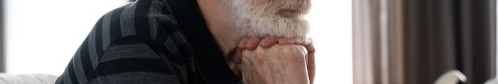 На Волині пенсіонер побив сусідку кулаками та палицею: як його покарали