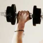 Ранкова суперечка переросла у криваву бійку: на Волині син потрощив обличчя батькові металевою гантелею