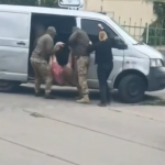 Винесли чоловіка за руки та ноги і помістили в бус: на Волині перевіряють дії працівників ТЦК