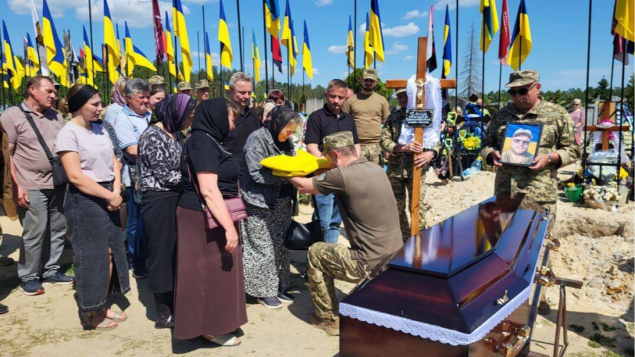 Брат-близнюк був на фронті, а він — «на щиті»: Ковель віддав останню шану 31-річному Михайлу Філіпчуку