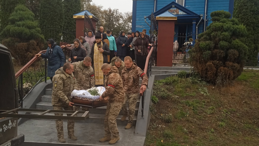 На Волині 78-річний батько поховав сина-захисника Миколу Барилюка, якого влітку призвали до війська
