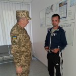 Захисника з Волині, який пройшов російський полон, нагородили відзнакою Головнокомандувача ЗСУ