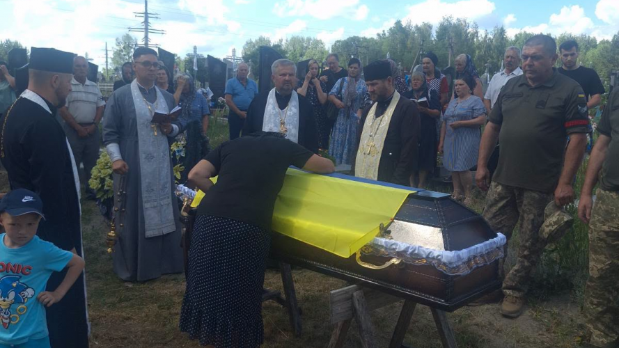 Майже два роки вважався зниклим безвісти: на Волині провели в останню дорогу Героя Миколу Войтюка