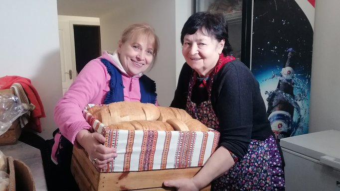 Готують щодня: як працює благодійна їдальня у підземеллі в центрі Луцька