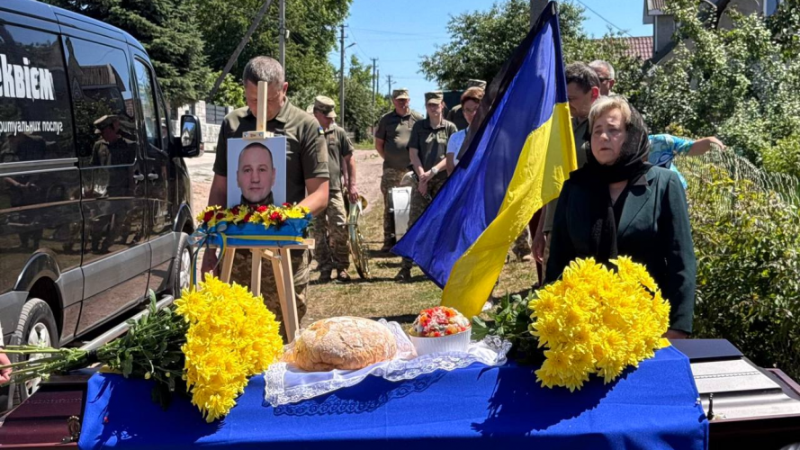 Понад два роки вважався зниклим безвісти: на Волині попрощалися з Героєм Василем Зарембою