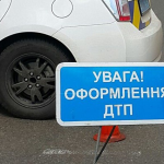 На Волині автівка влетіла у стіну магазину, водій у лікарні