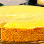 Домашній «Сметанник» — ніжний пиріг із кремовою начинкою, що тане в роті